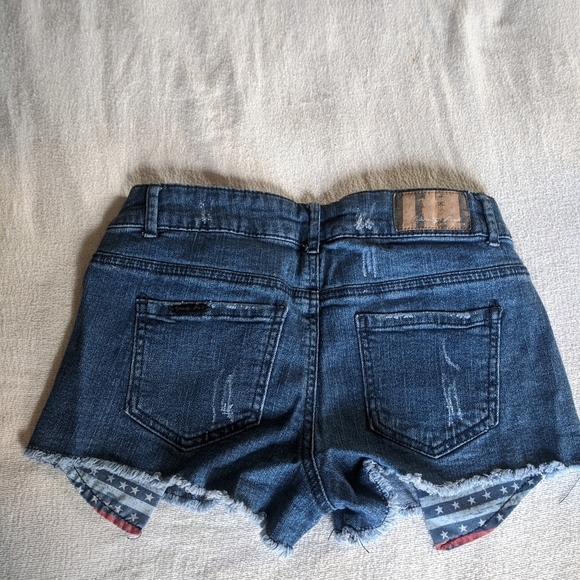 Junior Shorts - Picture 4 of 4